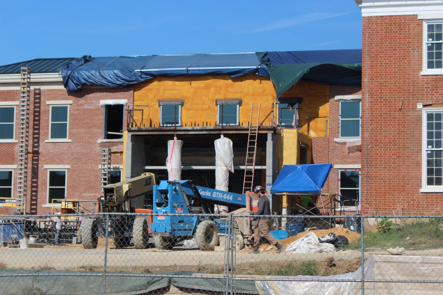 War Memorial and courthouse construction4.jpg